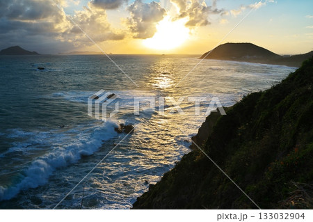 伊良湖岬　日出園地防備衛所跡から夕日を望む 133032904