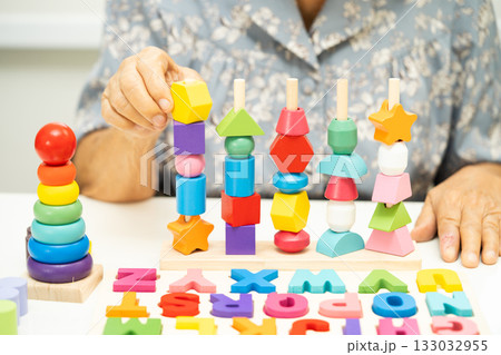 Asian elderly woman patient learn practical motor skills. Asian elderly woman patient learn practical motor skills. 133032955