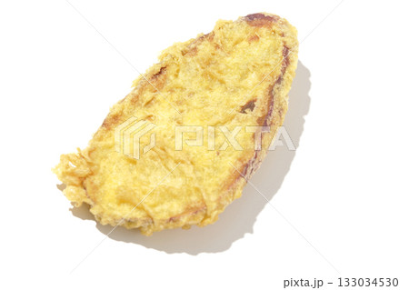 さつま芋の天ぷらを白背景で単品撮影 133034530