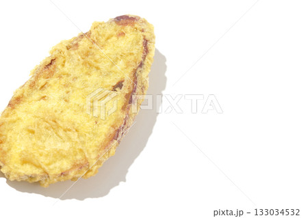 さつま芋の天ぷらを白背景で単品撮影 133034532