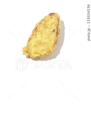 さつま芋の天ぷらを白背景で単品撮影 133034536