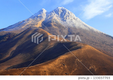 冬の由布岳（由布市湯布院町） 133037703