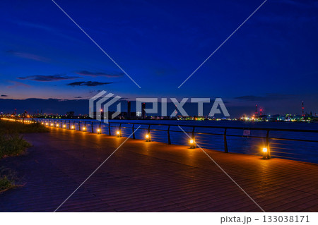 川崎東扇島東公園から見た夜景 川崎東扇島東公園から見た夜景 133038171
