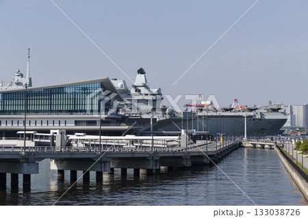 東京国際クルーズターミナルに停泊中のイギリス空母プリンス・オブ・ウェールズ 133038726