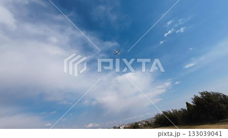 飛び去る飛行機 飛び去る飛行機 133039041
