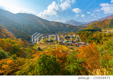 白川郷　紅葉 133039471