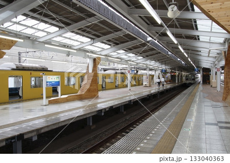 ［SI26］西武池袋線　飯能駅ホームにて 133040363