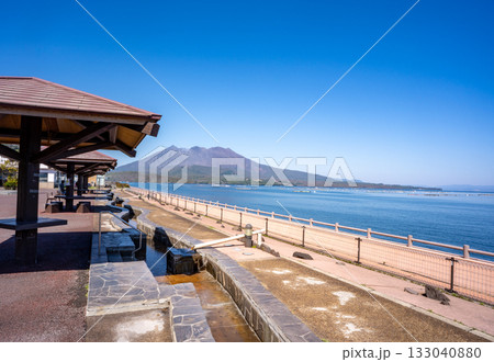 道の駅たるみずの足湯と桜島の風景 133040880