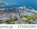富山市の岩瀬浜付近を空撮 133041060