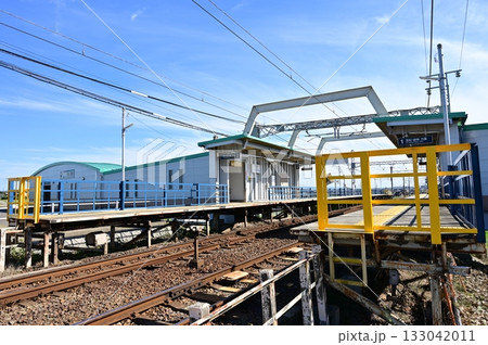 木曽川堤駅(名鉄)のレールとプラットホーム 木曽川堤駅(名鉄)のレールとプラットホーム 133042011