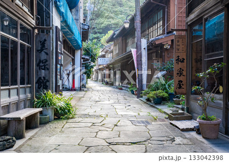 美保関の青石畳通りの風景 美保関の青石畳通りの風景 133042398