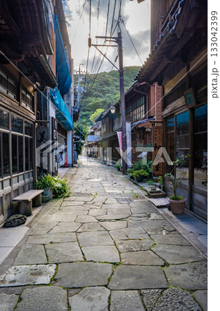 美保関の青石畳通りの風景 美保関の青石畳通りの風景 133042399