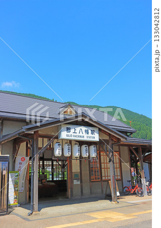 岐阜県郡上市、郡上八幡駅前の風景 133042812