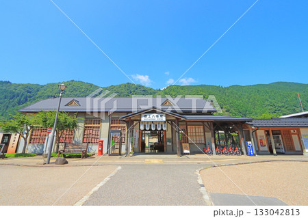 岐阜県郡上市、郡上八幡駅前の風景 133042813