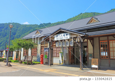 岐阜県郡上市、郡上八幡駅前の風景 岐阜県郡上市、郡上八幡駅前の風景 133042815