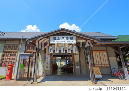 岐阜県郡上市、郡上八幡駅前の風景 133043162