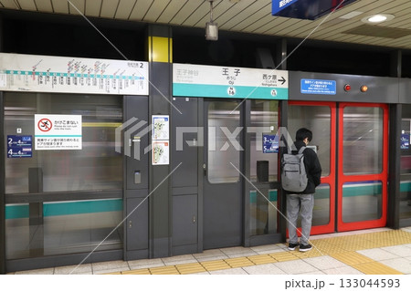 ［N16］東京メトロ南北線王子駅ホームにて 133044593