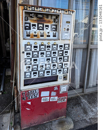 朽ちた自販機 133046161