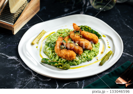 Green risotto with fried shrimp and asparagus 133046596