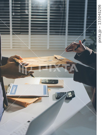 Lawyer explained to the client about the law that must be brought against the court case. Lawyer explained to the client about the law that must be brought against the court case. 133048206