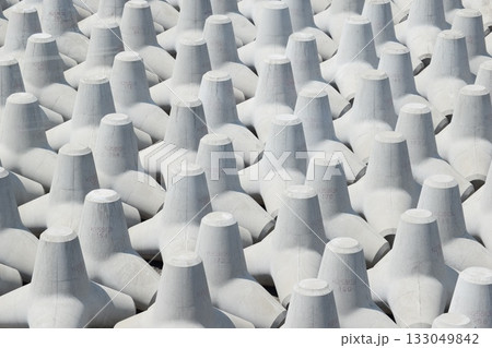 海岸の波消しブロック 133049842