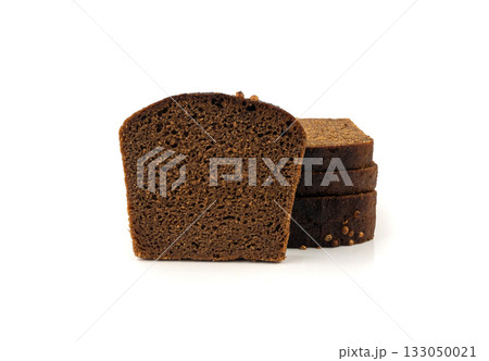 Black rye bread isolated, dark brown sliced loaf, sourdough borodinsky rugbrod square slices 133050021