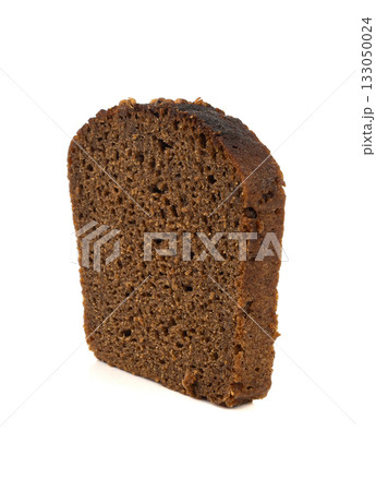 Black rye bread isolated, dark brown sliced loaf, sourdough borodinsky rugbrod square slices Black rye bread isolated, dark brown sliced loaf, sourdough borodinsky rugbrod square slices 133050024
