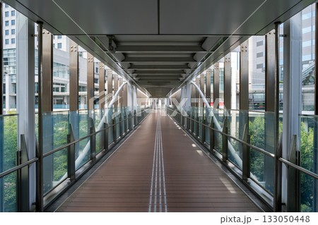 【品川駅】早朝の連絡通路 133050448