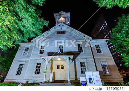 北海道　札幌市　札幌市時計台の夜景 133050824