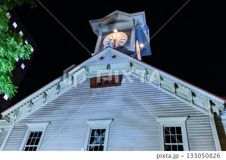北海道　札幌市　札幌市時計台の夜景 133050826
