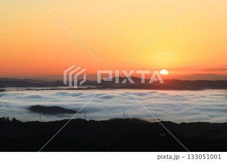 日の出と雲海5277 133051001