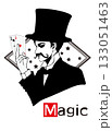 トランプを持ったマジシャンのロゴ 133051463