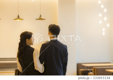 ホテルのレストランのカップル 133053138