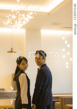 ホテルのレストランのカップル ホテルのレストランのカップル 133053140