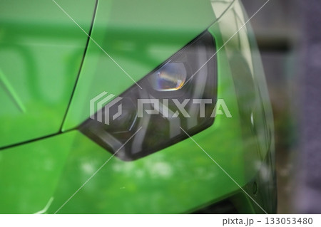 緑色のスポーツカー　イメージ 133053480