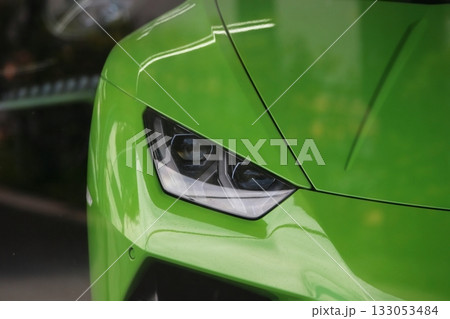 緑色のスポーツカー イメージ 緑色のスポーツカー イメージ 133053484