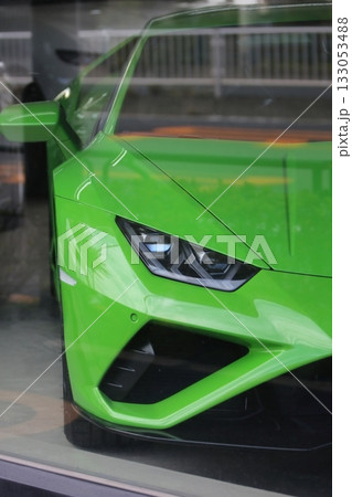 緑色のスポーツカー イメージ 緑色のスポーツカー イメージ 133053488