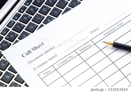 予約受付管理表（Call-Sheet）を記入して予約管理業務を行う 133053824