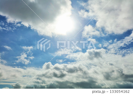 青空と雲 そして太陽 青空と雲 そして太陽 133054162