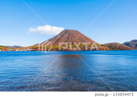 榛名山・榛名湖・榛名富士（秋） 133054473