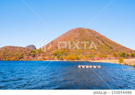 榛名山・榛名湖・榛名富士(秋) 榛名山・榛名湖・榛名富士(秋) 133054486