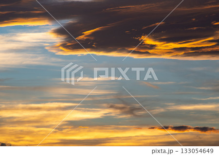 燃えるような夕焼け雲　b-1-1 寒色 133054649