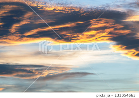 燃えるような夕焼け雲 d-1-3 寒色 フィルム調 燃えるような夕焼け雲 d-1-3 寒色 フィルム調 133054663