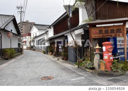 上田市　旧北国街道柳町の武田味噌直売所と町並み 133054926