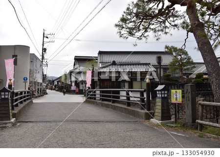 上田市　旧北国街道柳町の町並みとみはし 133054930