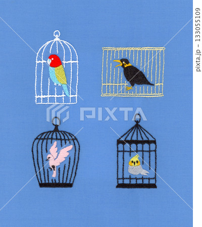 カゴに入った鳥の刺繍4種 133055109