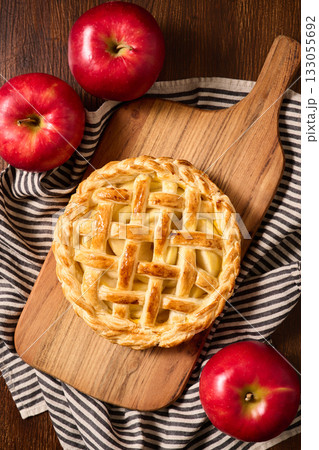 ホームメイドのアップルパイ 133055692
