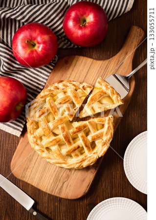 ホームメイドのアップルパイ 133055711
