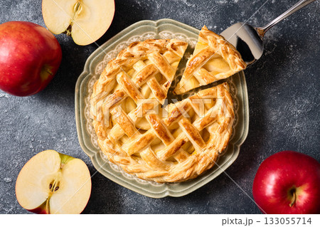 ホームメイドのアップルパイ 133055714