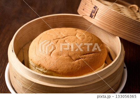 せいろで蒸した台湾カステラ 133056365